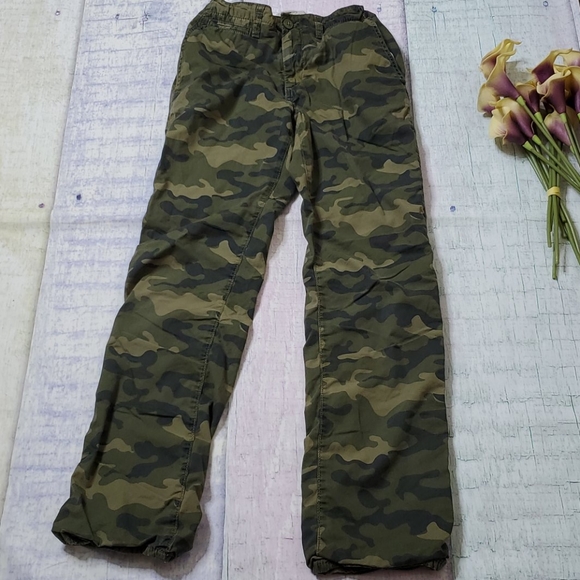 GapKids Lined Camo Jogger Pants - Picture 4 of 9